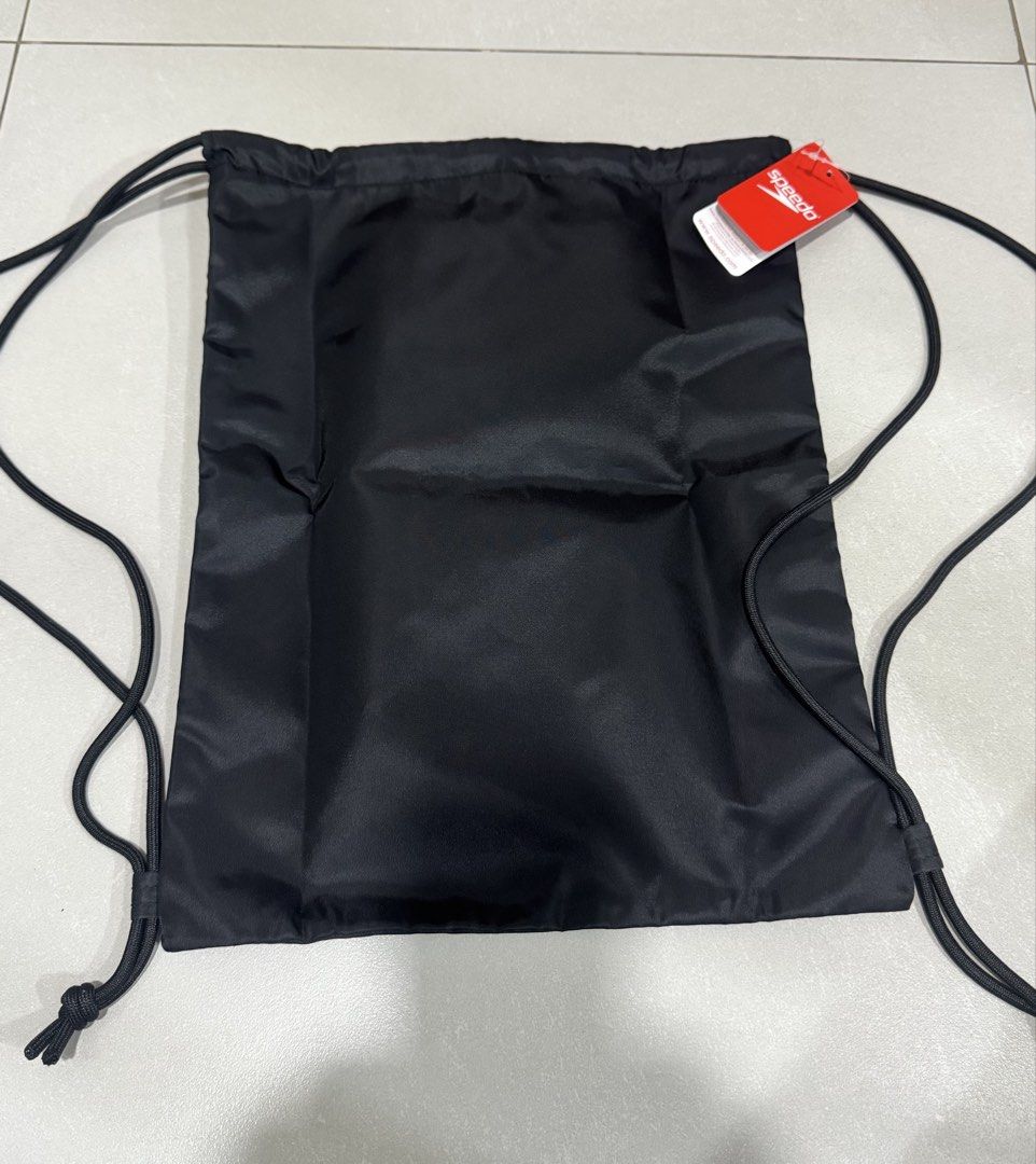 Speedo black drawstrings (Category: Backpacks) located in Manila. Submitted by chinchinshaven (Listing ID 1469689307, Image 3). Description: Authentic, from Speedo boutique .
