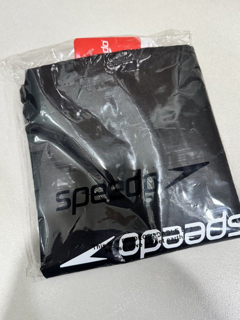 Speedo black drawstrings (Category: Backpacks) located in Manila. Submitted by chinchinshaven (Listing ID 1469689307, Image 2). Description: Authentic, from Speedo boutique .