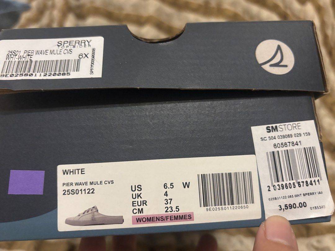 Sperry (Category: Sneakers) located in Manila. Submitted by dahliadelo51856 (Listing ID 1469709463, Image 3). Description: Used only in my macau trip. Requires cleaning. Rfs: Decluttering .