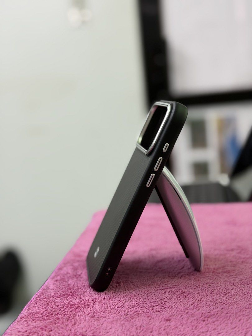 SPIGEN ENZO ARAMID MODEL T (17 PRO MAX) (Category: Cases & Sleeves) located in Manila. Submitted by markzap0501 (Listing ID 1469758787, Image 3). Description: Used once. Bought 3,500 at spigen moa Selling for 2.5k Cavite location Pick up/lalamove.