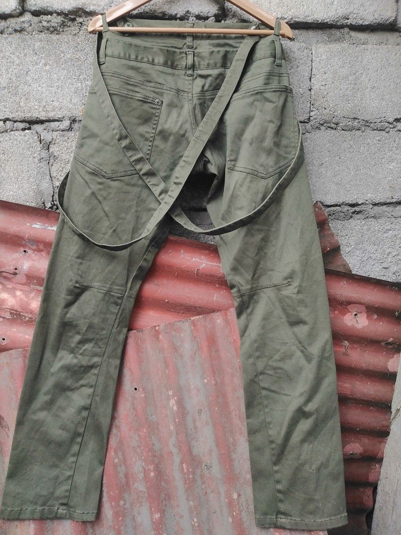 Spinash utility pants (Category: Chinos) located in General Santos City (Dadiangas). Submitted by evolveorrepeat (Listing ID 1469577859, Image 2). Description: Spinash utility pants double waist design and strap /zipper details Size med Actual dims: pit to pit 31 L" 40.5 Hem 8 In pristine condition Dm to purchase!.