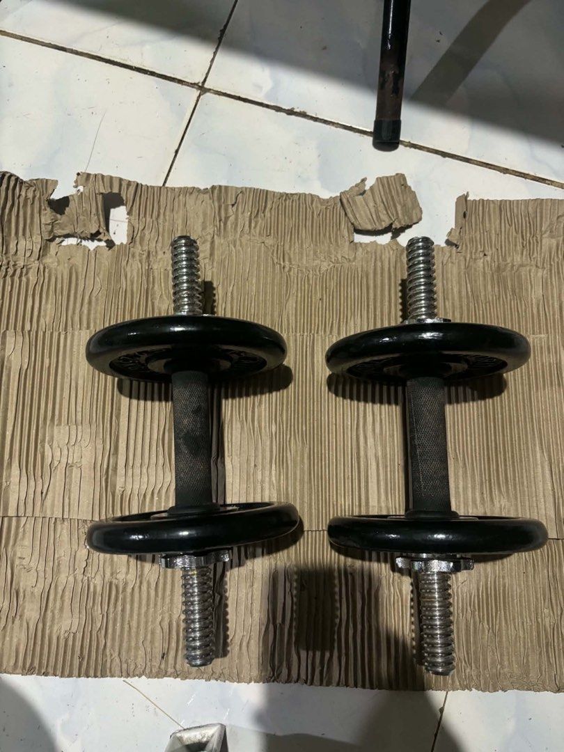 Dumbbell weights and bars (Category: Weights & Dumbbells) located in Quezon City. Submitted by jsm.prlvd (Listing ID 1469752068, Image 2). Description: Dumbell weights set Inclusions: 4 pcs unused weight bars 4 x 5lbs plates 4 x 10lbs plates 4 x 15lbs plates Excellent condition. Walang kalawang Sold as set. Slightly nego Loc Tayuman Manila.