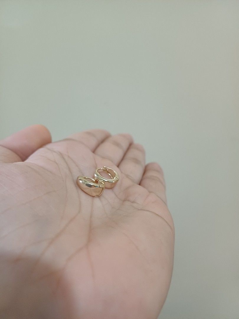 Stainless steel earrings (Category: Earrings) located in Naguilian. Submitted by impulsive.buyer02 (Listing ID 1469599090, Image 2). Description: 8mm non-tarnish hypoallergenic.