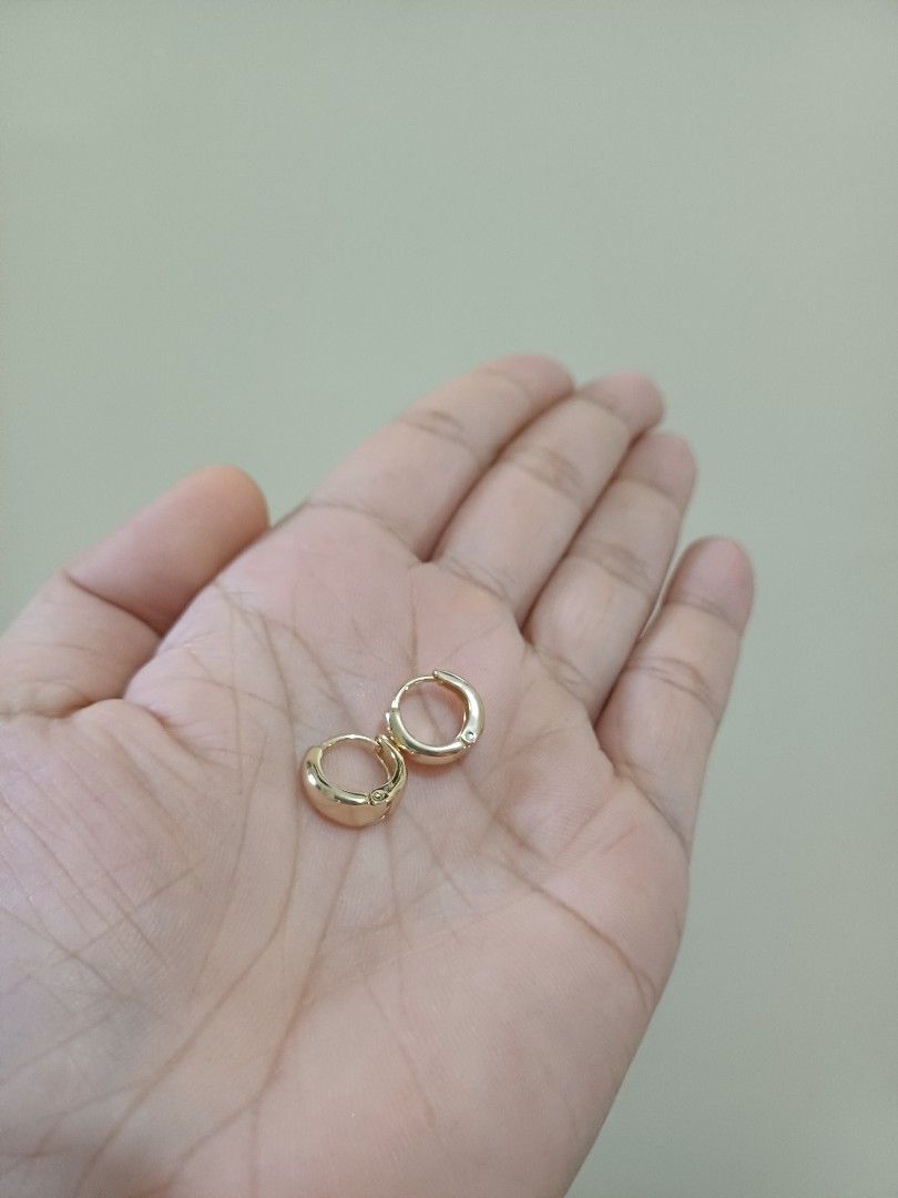 Stainless steel earrings (Category: Earrings) located in Naguilian. Submitted by impulsive.buyer02 (Listing ID 1469599090, Image 1). Description: 8mm non-tarnish hypoallergenic.