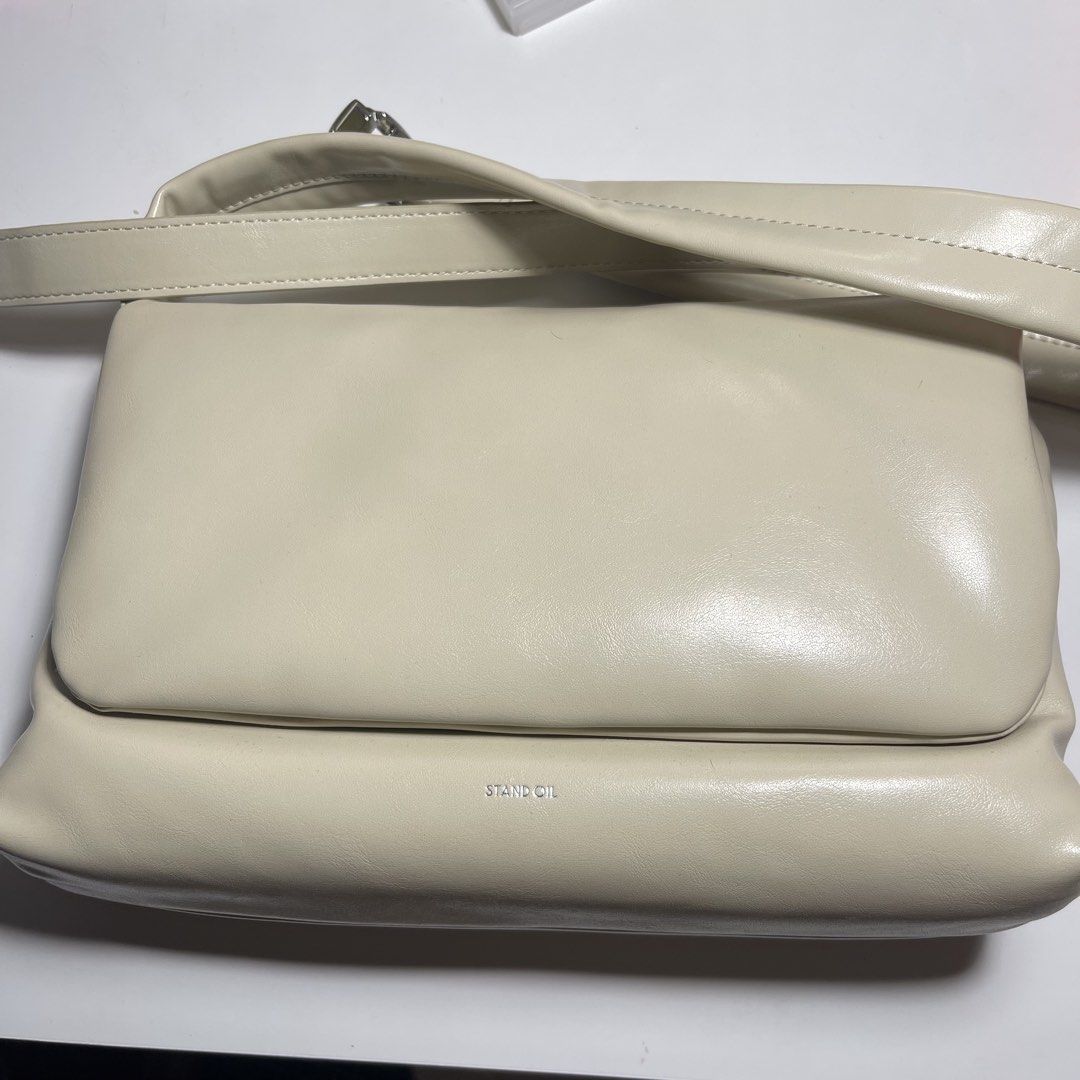 Stand Oil Cream shoulder bag (Category: Shoulder Bags) located in Manila. Submitted by gomdobear (Listing ID 1469625157, Image 1). Description: - brand new - already lost the dust bag price can be negotiated as long as sure buyer .