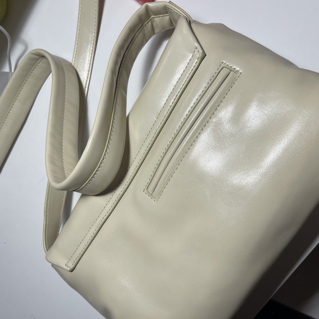 Stand Oil Cream shoulder bag (Category: Shoulder Bags) located in Manila. Submitted by gomdobear (Listing ID 1469625157, Image 3). Description: - brand new - already lost the dust bag price can be negotiated as long as sure buyer .