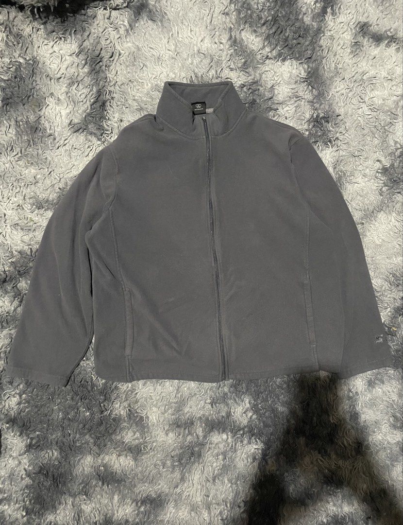 Starter Fleece (Category: Coats, Jackets and Outerwear) located in Mandaluyong City. Submitted by _yuujjj (Listing ID 1469693190, Image 1). Description: STARTER WINDBREAKER FLEECE SIZE – XL LENGTH – 23 WIDTH – 28 PRICE: 350.