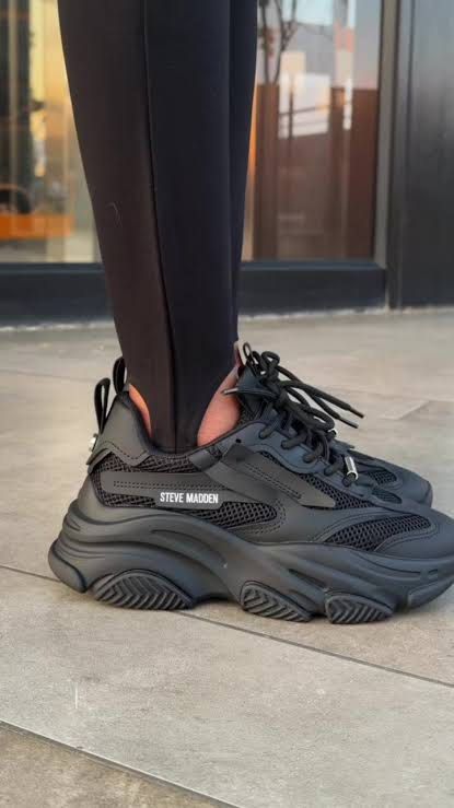 Steve Madden POSSESSION Chunky Sneakers (7.5) (Category: Sneakers) located in Makati City. Submitted by marykay05 (Listing ID 1469626338, Image 1). Description: Bought in Steve Madden store in Manhattan NY. Never been used outside. Tried once. size 7.5. Non Negotiable.