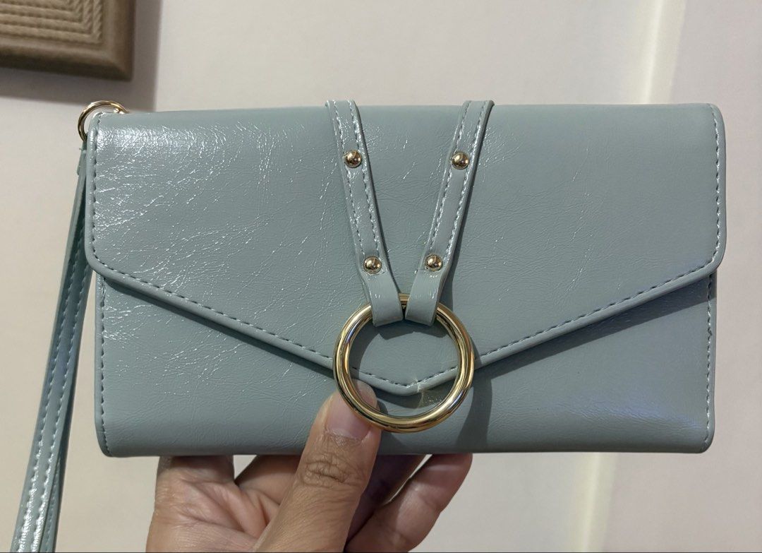Steve Madden Soft Grass Wristlet Wallet (Category: Wallets & Card holders) located in Cavite. Submitted by chubbsavenue (Listing ID 1469641096, Image 3). Description: .