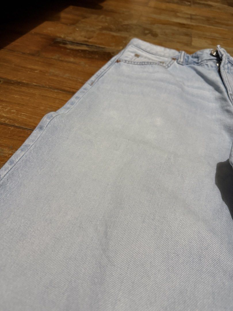 Stradivarius Denim Jorts (Category: Shorts) located in Makati City. Submitted by bellacroat38269 (Listing ID 1469680781, Image 2). Description: 📌 Negotiable 📌 worn once 📌 excellent quality 📌 payments first ( gcash or bank transfer ) 📌 no returns and refunds .