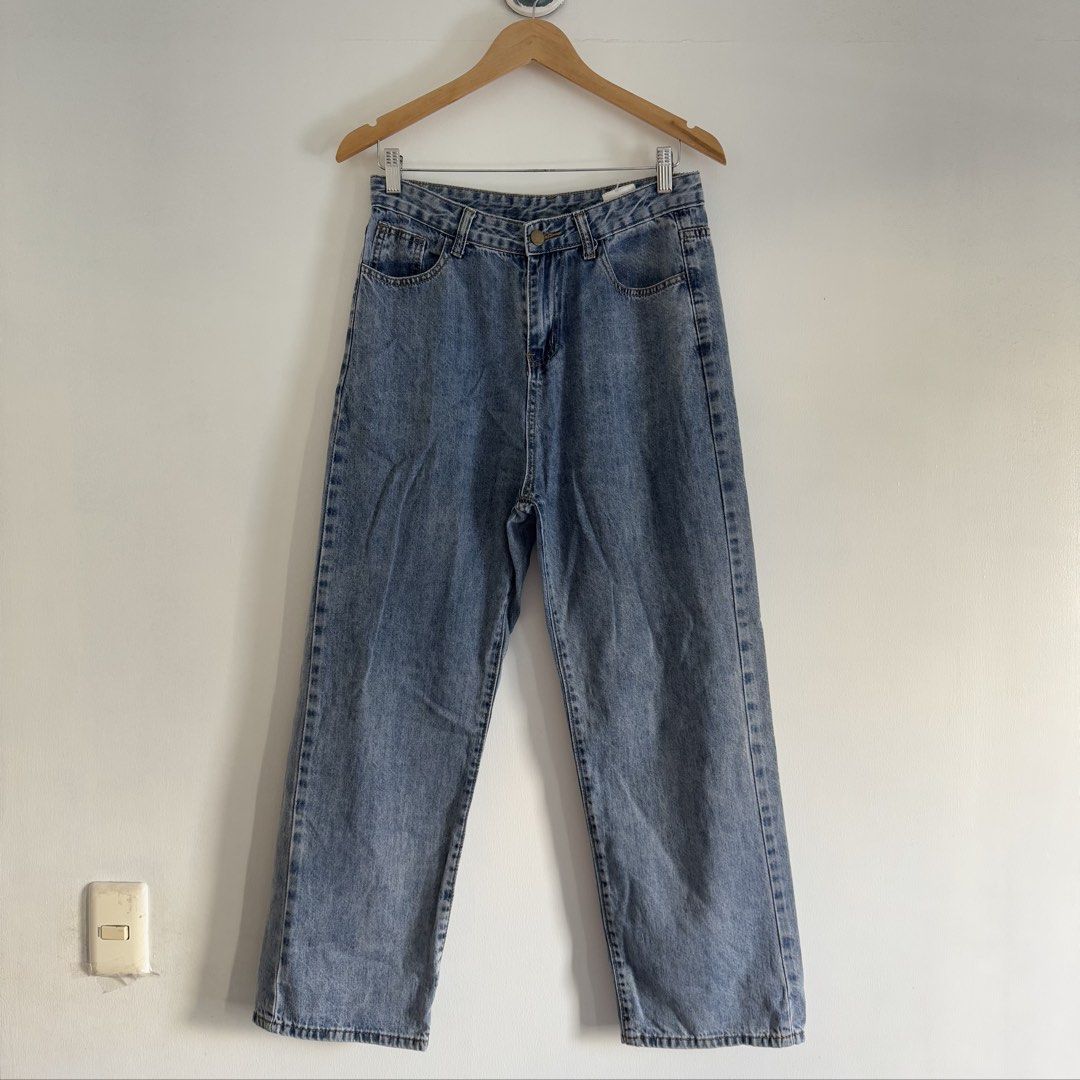 Straight cut jeans (Category: Jeans) located in Manila. Submitted by apparella.ph (Listing ID 1469638183, Image 1). Description: Super pretty Selling low 9/10 condition Waist:30-32 Length:39 ☑️Everything is my Own preloved / BNWT/BNWOT ☑️ not thrifted/Ukay ☑️ malukot sa picture kasi na stock sa cabinet (tinatamad mag plantsa ✌️ ) ☑️Personal items ( usually bought in US/UK/JPN ) every year po ako nag aabroad so expect i don’t sell fake items and m
