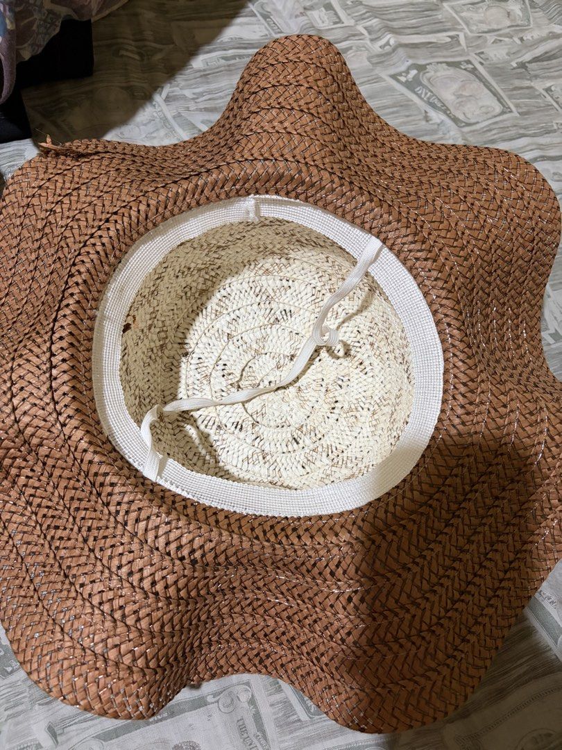 Straw Sun Beach Hat (Category: Hats & Beanies) located in Quezon City. Submitted by itszoe_ (Listing ID 1469725016, Image 2). Description: Woven material, used once for the beach. great for sun protection during vacation. ☀️👒 .