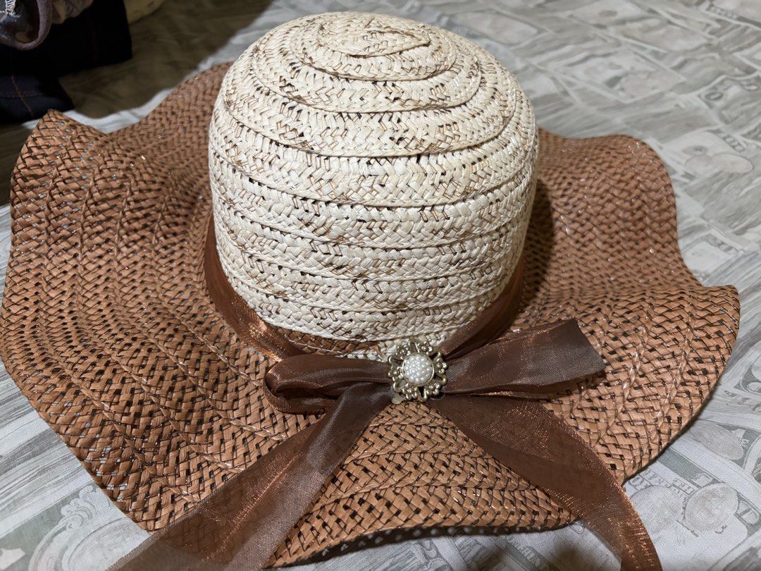 Straw Sun Beach Hat (Category: Hats & Beanies) located in Quezon City. Submitted by itszoe_ (Listing ID 1469725016, Image 1). Description: Woven material, used once for the beach. great for sun protection during vacation. ☀️👒 .
