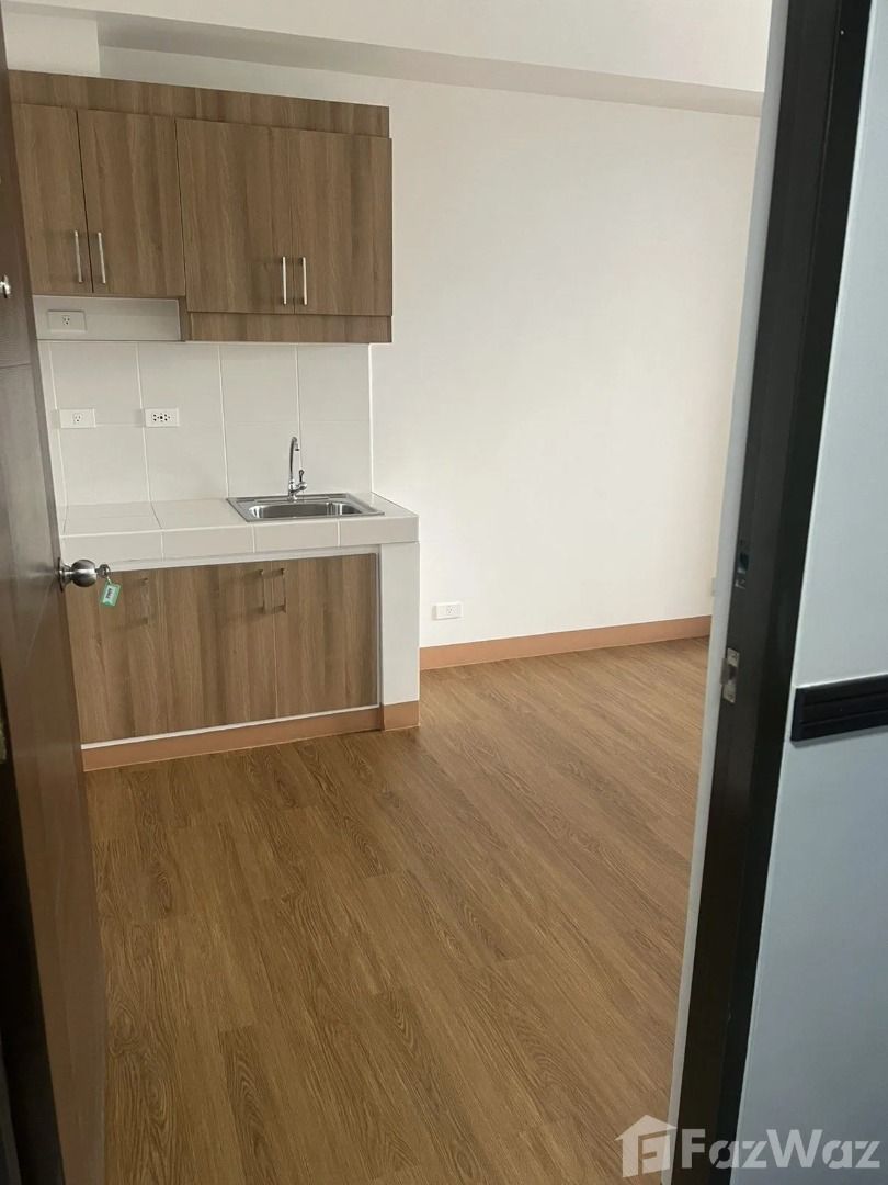 Studio Condo for sale at 101 Xavierville (Category: Apartments & Condos) located in Makati City. Submitted by propertyproph (Listing ID 1469639631, Image 2). Description: 🏙️ Studio Condo for Sale | 101 Xavierville, Quezon City ✨ Make the most of city living with this affordable studio featuring a private balcony, ideal for first-time buyers or property investors. 📐 Floor Area: 22 sqm 🏢 9th Floor | 🛏️ Studio | 🛁 1 Bathroom 🌿 Private Balcony 