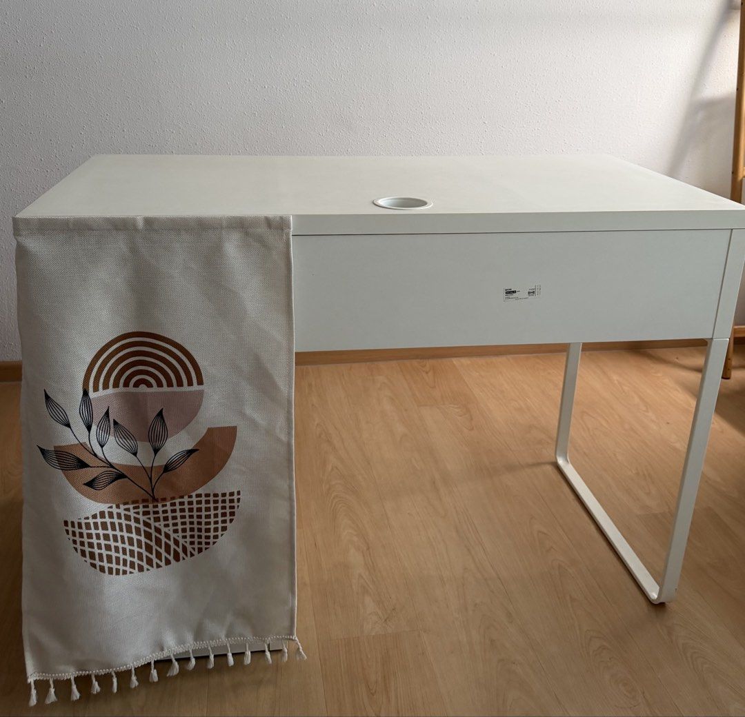 Study Table (Category: Tables & Sets) located in Singapore. Submitted by syazzynm (Listing ID 1469606444, Image 3). Description: Still sturdy and in good condition. Selling to make more space. Original price: $129 Self collection/Delivery from Woodlands (near Republic Poly).