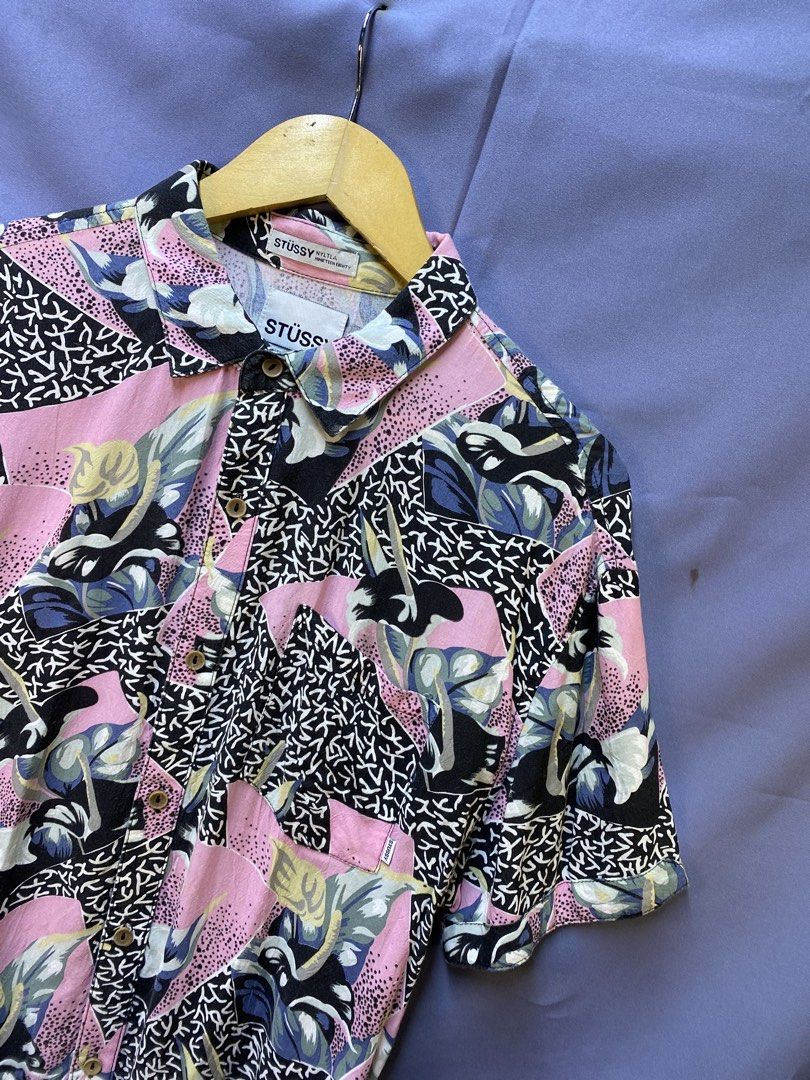 STUSSY POLO BOTTOM DOWN (Category: Tshirts & Polo Shirts ) located in Makati City. Submitted by drip.poww (Listing ID 1469728085, Image 2). Description: - Authentic Stussy - Size: Meduim - Dimes: 22x30 - Authentic - Excellent condition - Need wash, fresh from bale - Material: 100% Cotton Please don’t expect too much—these are thrifted (ukay) items. 😊 !!STILL NEGOTIABLE!!.