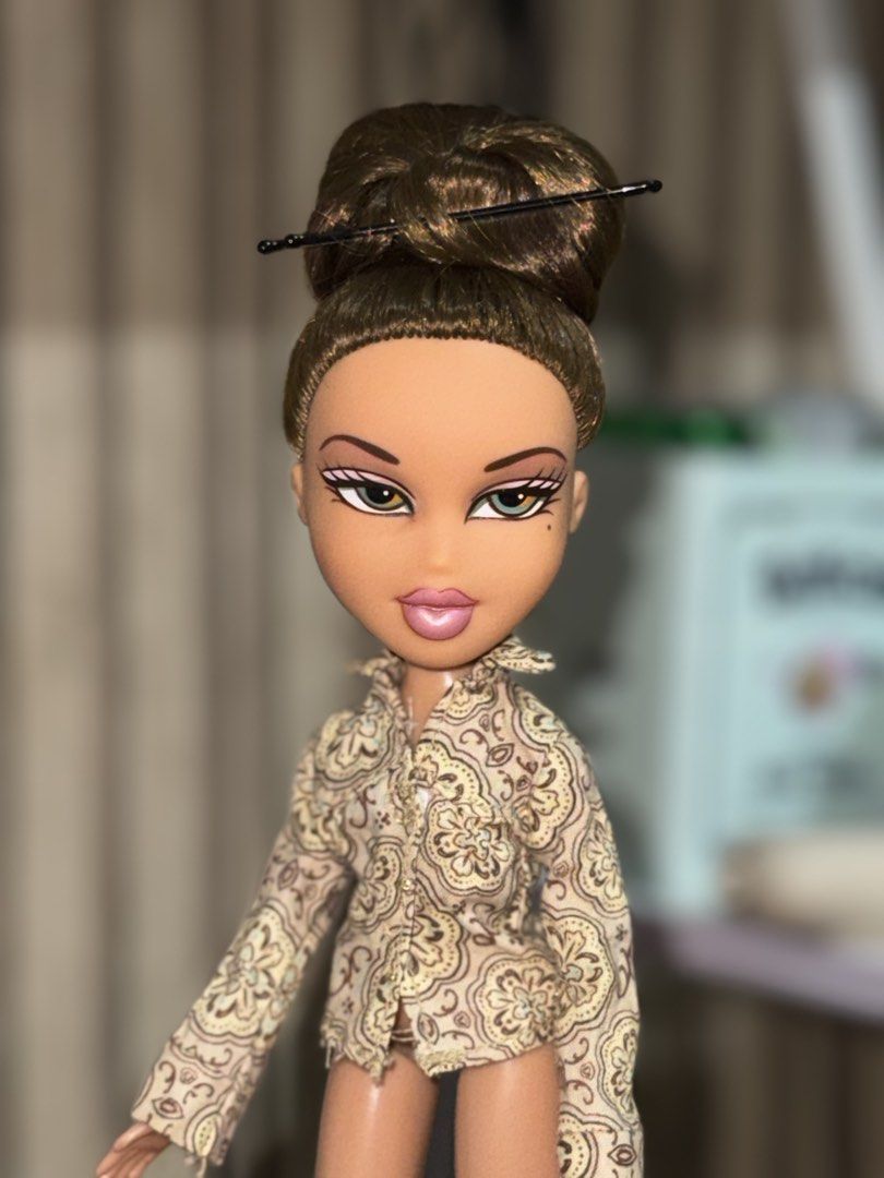 Bratz Style it! Yasmin with hair issue (Category: Kids Toys) located in Manila. Submitted by mxmxmyx (Listing ID 1469582054, Image 2). Description: Style It! Yasmi- P350 - Mahusay din ang face medyo may visible but not so visible na smudge paint lang sa inner corner ng eye, perfect ang body, no bite mark, But need ng i-reroot kasi super nag lalagas na ang hair nya as in marupok na. OG top included and boots. .