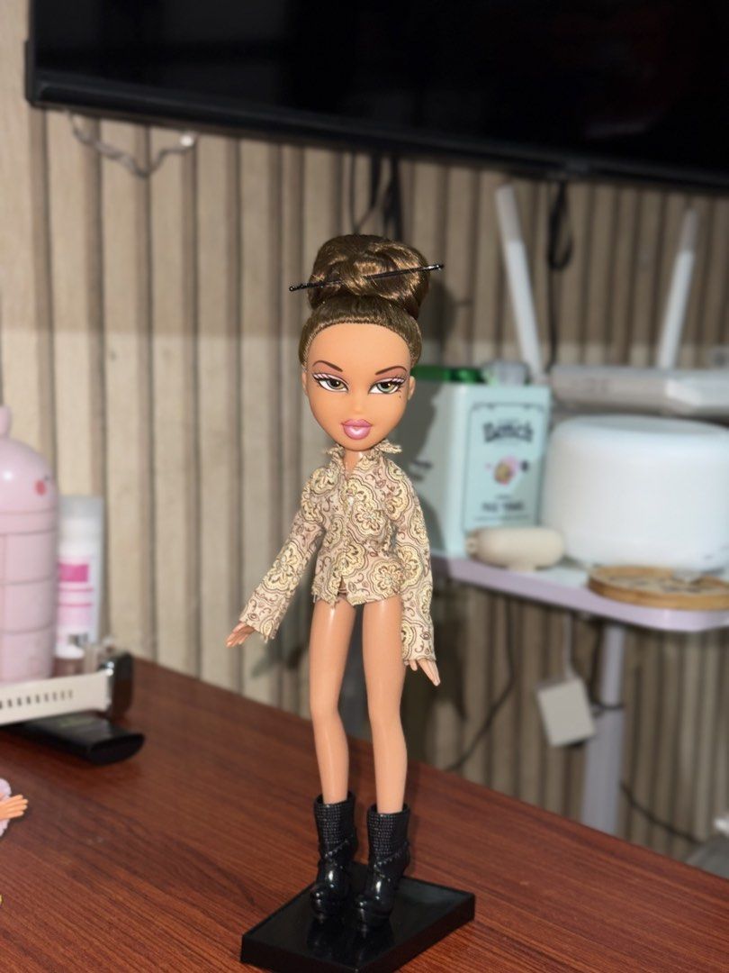 Bratz Style it! Yasmin with hair issue (Category: Kids Toys) located in Manila. Submitted by mxmxmyx (Listing ID 1469582054, Image 1). Description: Style It! Yasmi- P350 - Mahusay din ang face medyo may visible but not so visible na smudge paint lang sa inner corner ng eye, perfect ang body, no bite mark, But need ng i-reroot kasi super nag lalagas na ang hair nya as in marupok na. OG top included and boots. .