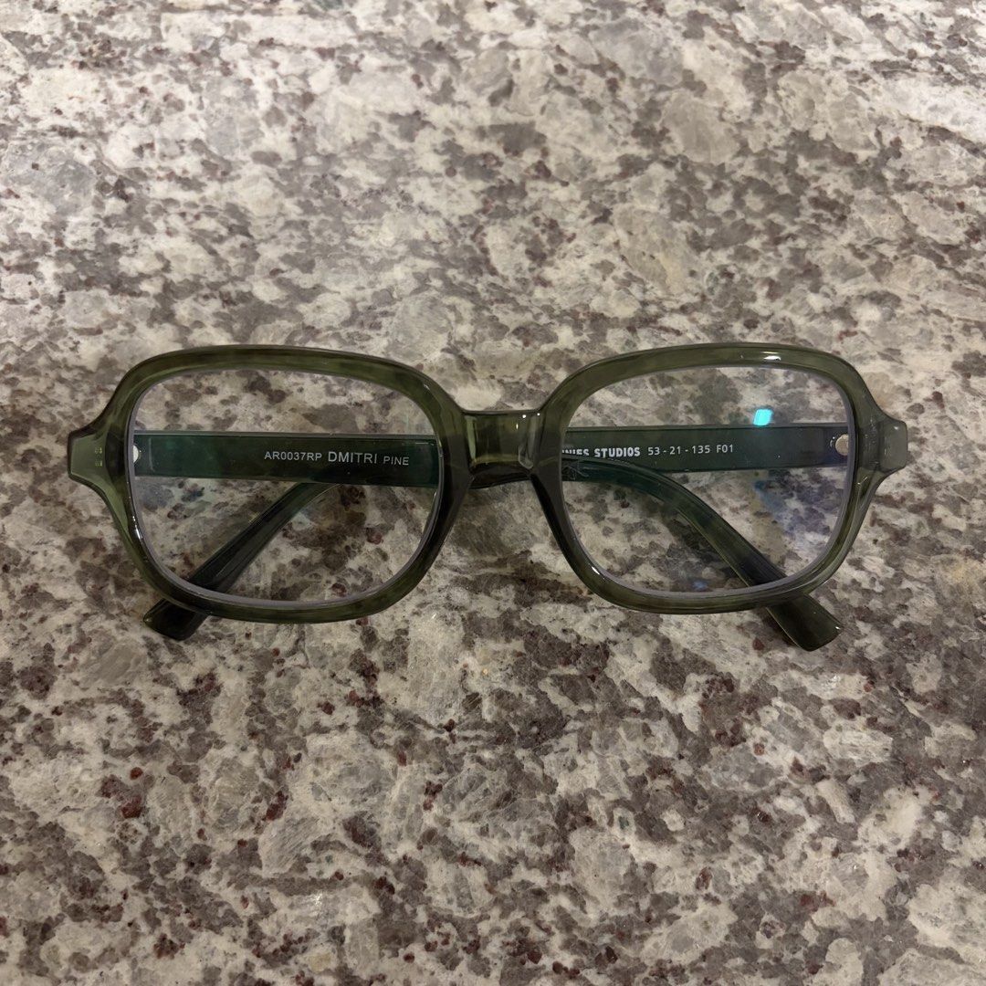 Sunnies Studios Dmitri Pine (Category: Sunglasses & Eyewear) located in Makati City. Submitted by chloudyday (Listing ID 1469720616, Image 1). Description: Condition: Excellent, perfect for daily wear or prescription conversion Product is like new! Never used this.