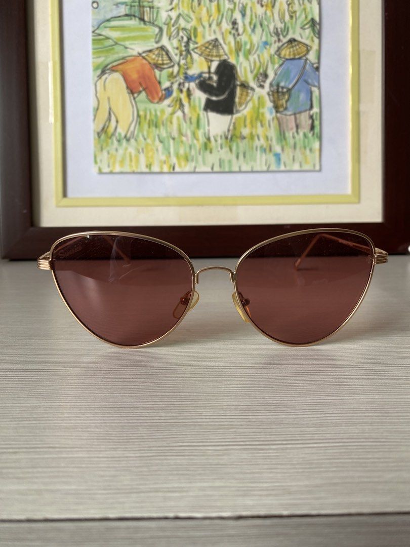 Rose Gold Sunglasses (Category: Sunglasses & Eyewear) located in Paranaque City. Submitted by declutterbykat (Listing ID 1469589342, Image 1). Description: 🔖 rfs: decluttering 📍 parañaque city 💸 mop: gcash or maya only 🚖 mod: lalamove, grab, or jnt .