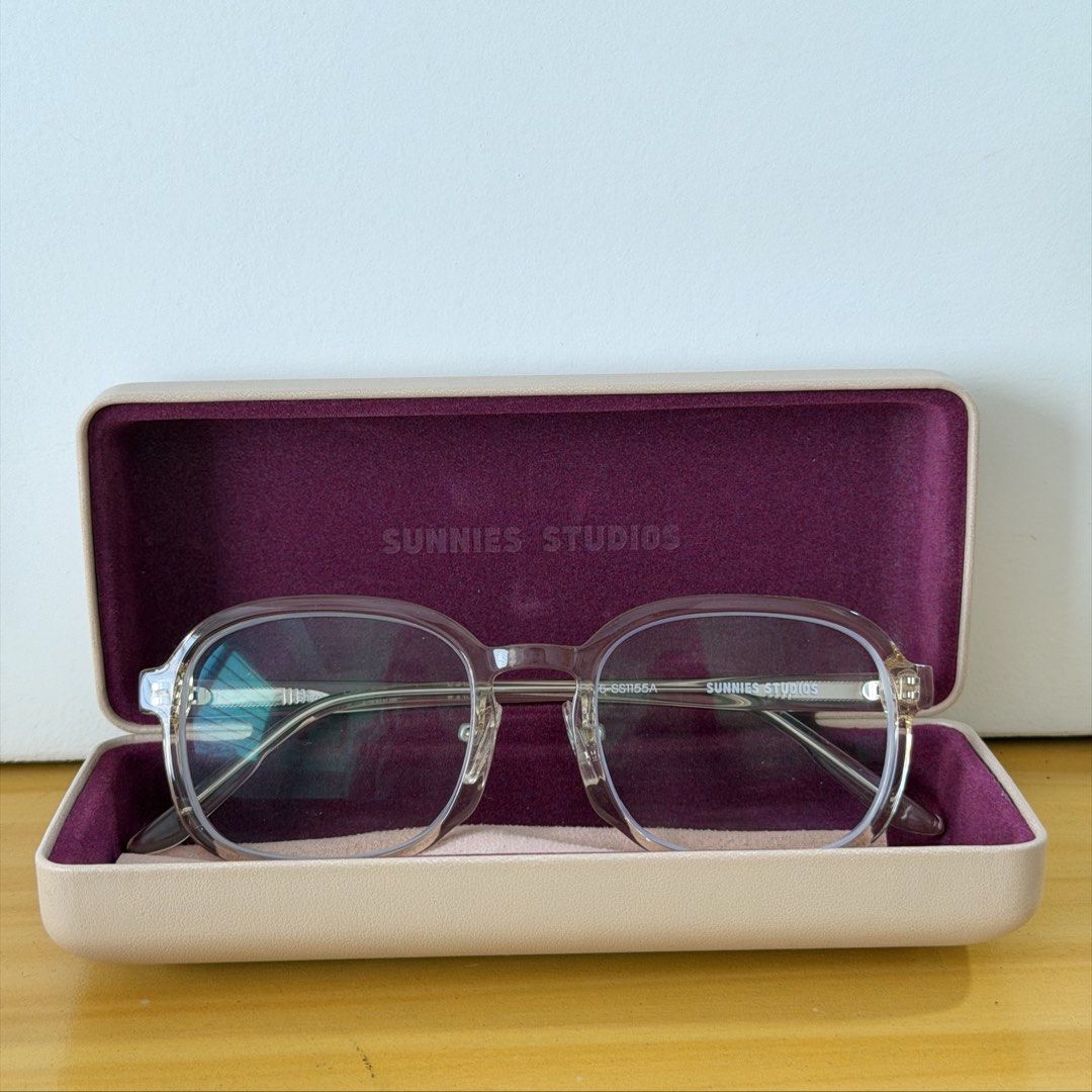 Sunnies studios optical shiro+ pale nude (Category: Sunglasses & Eyewear) located in Quezon City. Submitted by s.haaa (Listing ID 1469640231, Image 1). Description: replaceable lens and nose pads grade: -1.50, -2.00 rfs: i have other glasses so i dont use this anymore .