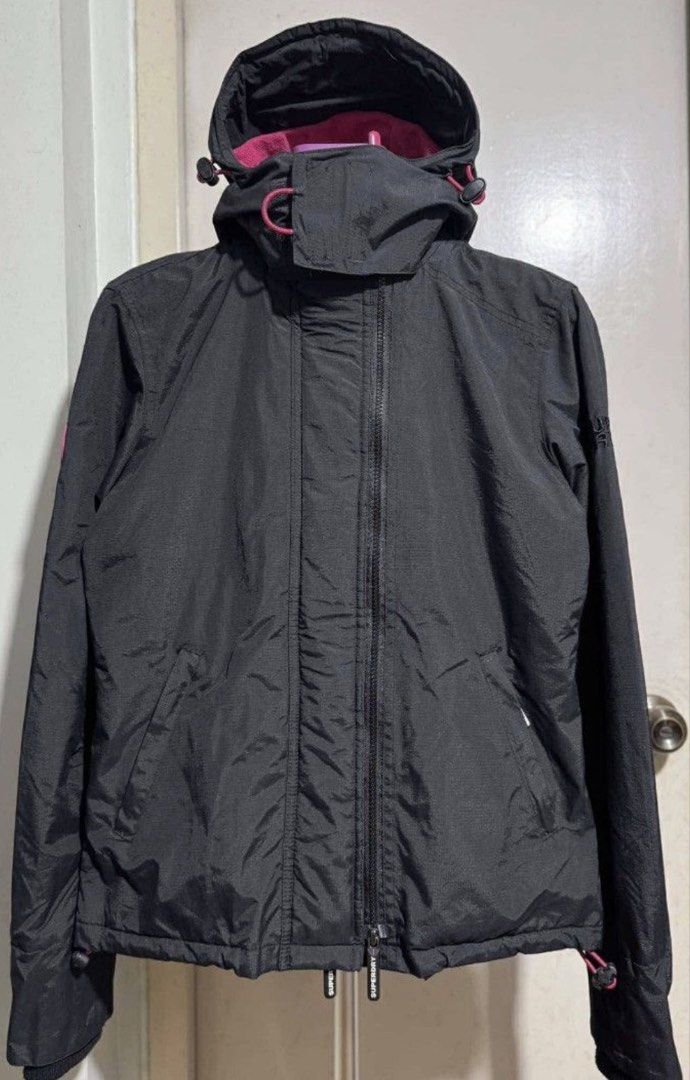 Superdry Windcheater (Category: Coats, Jackets and Outerwear) located in Makati City. Submitted by andoypakoykoy (Listing ID 1469641363, Image 2). Description: Black and Pink No issues .