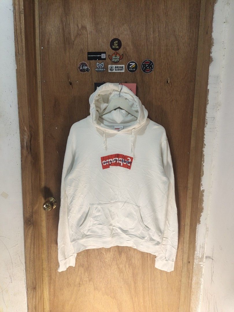 Supreme CDG 2017 Box Logo Hoodie (Category: Hoodies) located in Nasipit. Submitted by zaynzdrip (Listing ID 1469631997, Image 1). Description: -Good as New -White na white -Iconic Crumpled Reverse Box Logo -Large on tag -22 width by 26 length - lakas maka porma -high quality.