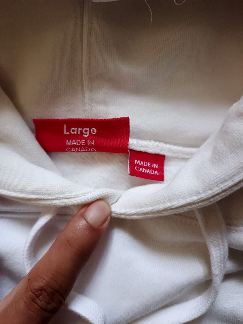Supreme jacket (Category: Activewear) located in Odiongan. Submitted by thriftngo26 (Listing ID 1469625881, Image 2). Description: This is the Supreme Corner Label Hooded Sweatshirt in White from the Spring/Summer 2018 (SS18).