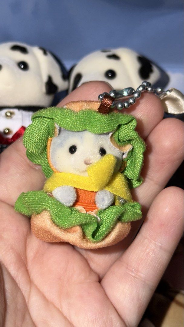 Sylvanian Families Husky Burger Keychain (Category: Figurines & Statues) located in Santa Rosa. Submitted by tomie_sells (Listing ID 1469751669, Image 1). Description: ⋅˚₊‧ ୨ wts lfb ୧ ‧₊˚ ⋅ sylvanian families ph ㅤᵕ̈♡☁︎⋆｡˚ Husky burger keychain 𓂃⋆.˚ — ₱650 — onhand — good condi dm or comment to claim ! ⋆˚꩜｡𐔌՞. .՞𐦯⋆. 𐙚 ˚ ࣪ ˖ 𖦹°⋆ for proofs/reviews, you can visit my carousell acc: https://carousell.app.link/JdjdXq6fj7b ༘⋆📼˚ ༘ ೀ⋆｡˚ mop: mariba