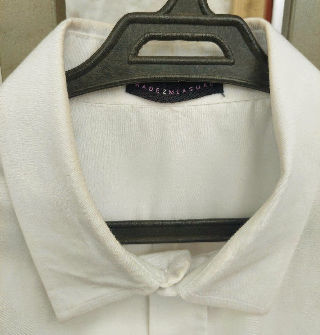 Tailored Long Sleeve, Size M (Category: Formal Shirts) located in Quezon City. Submitted by donjie (Listing ID 1469677923, Image 2). Description: Long Sleeve Tailored Size M Issue: Neckline Stain.