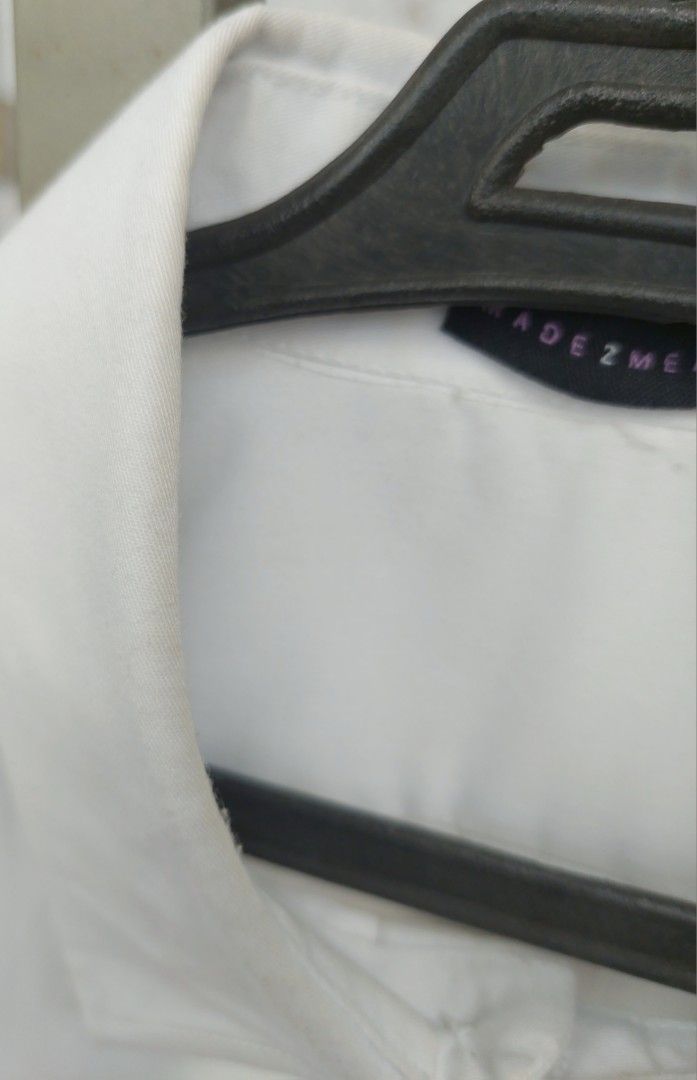 Tailored Long Sleeve, Size M (Category: Formal Shirts) located in Quezon City. Submitted by donjie (Listing ID 1469677923, Image 3). Description: Long Sleeve Tailored Size M Issue: Neckline Stain.