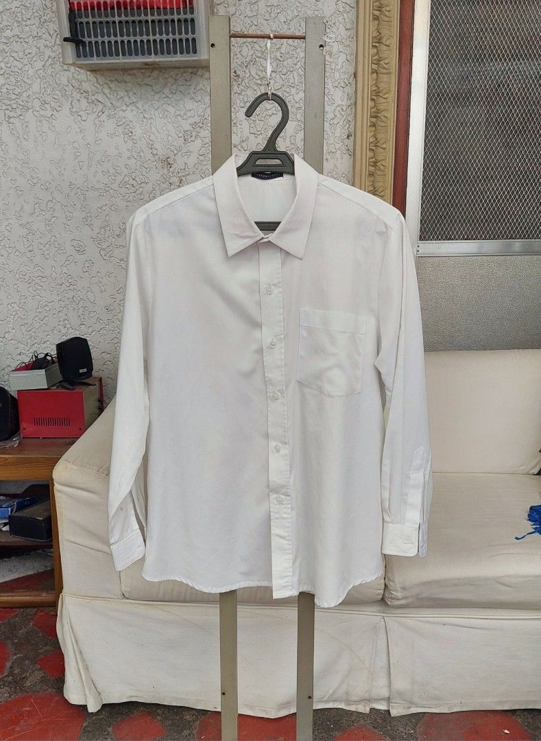Tailored Long Sleeve, Size M (Category: Formal Shirts) located in Quezon City. Submitted by donjie (Listing ID 1469677923, Image 1). Description: Long Sleeve Tailored Size M Issue: Neckline Stain.