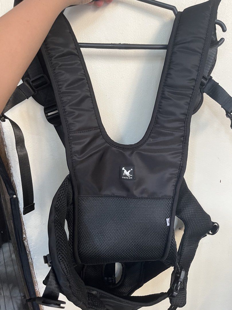 TAILUP Dog Carrier Backpack Black Size M (Category: Homes & Other Pet Accessories) located in Taguig. Submitted by 8c8tdbhwcx63195 (Listing ID 1469587428, Image 2). Description: - Brand: TAILUP - Color: Black - Size: M (Tag attached) - Comfortable thickening sponge padding on shoulder straps - Secure press-type buttons and buckles for easy wearing - Convenient tail opening at the bottom - Keeps your pet safe and close while on the go - HEAVY DUTY