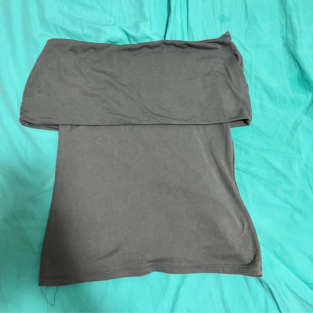 Take All 2 Tops XS-S (Category: Sets or Coordinates) located in Quezon City. Submitted by prelovedbykhy (Listing ID 1469738879, Image 2). Description: - Brand: H&M - Set includes: 1 nude pink crew neck short-sleeve top & 1 dark gray strapless fitted tube skirt - Size: XS to S - Material: Super stretchy, soft, and comfortable fabric - Style: Casual, versatile, easy to mix and match - Condition: Good pre-loved condition.