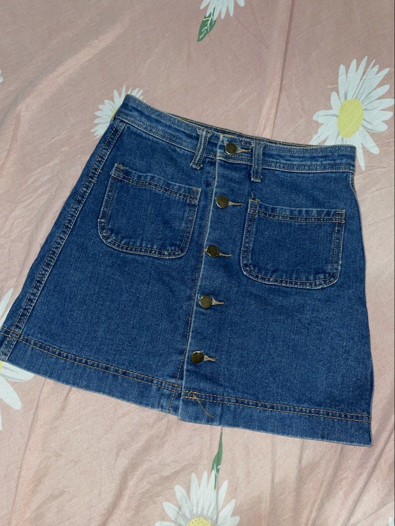 TAKE ALL FOR ₱225 ONLY (Category: Skirts) located in Quezon City. Submitted by xoxocol (Listing ID 1469576032, Image 1). Description: TAKE ALL SKIRTS FOR ₱225 ONLY SIZE: 25/26 most of them are brand new and never been worn .