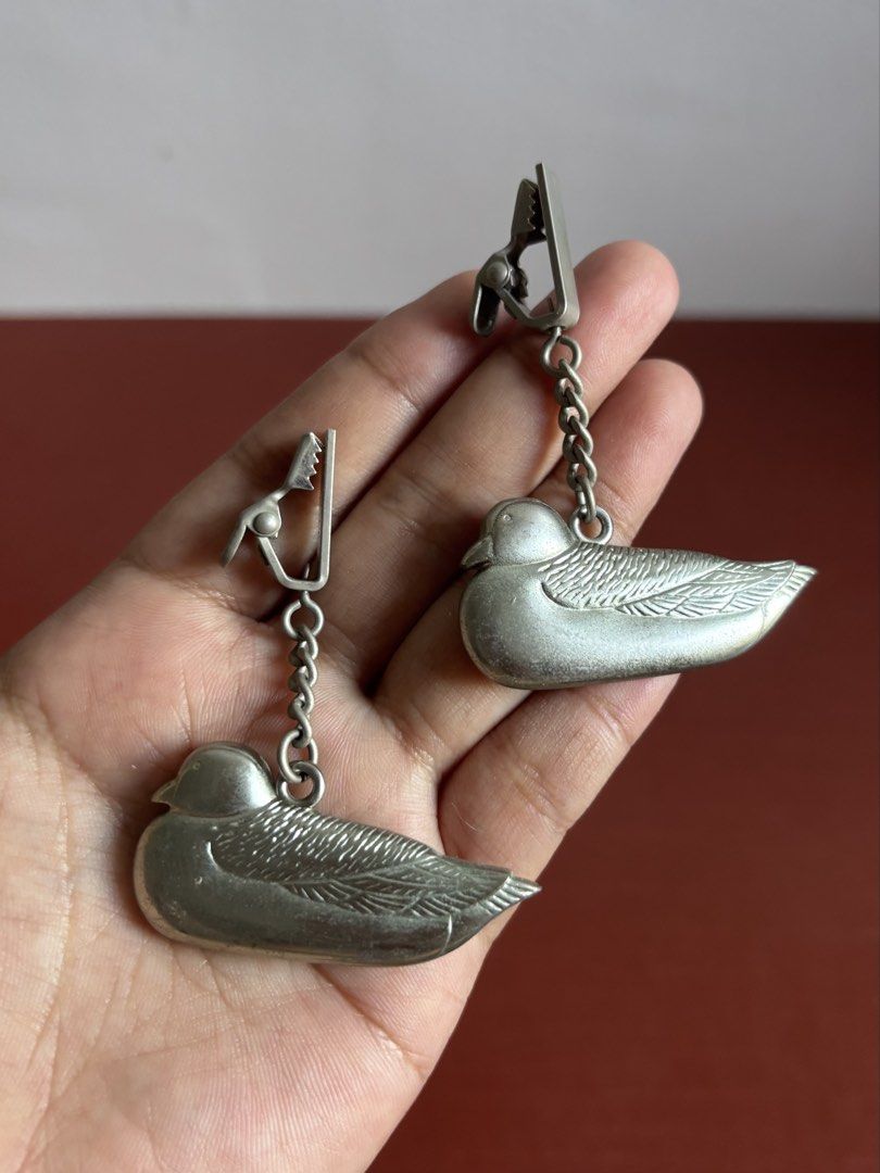 [TAKE BOTH] Vintage Clothing/Accessory Clips (Category: Vintage Collectibles) located in Cavite. Submitted by nanangonlineshop (Listing ID 1469651442, Image 2). Description: 📌 Vintage Clothing/Accessory Clips 🏷️ P100 (take both) ✅ Uses: historically used or referred to as sweater clips, napkin clips, or cardigan fasteners ⚠️ POLICY: ❌ NO COD ✅ AS IS, WHERE IS ✅ FIRST PAY BASIS ✅ MINE NOW, PAY NOW ✅ 3-DAYS HOLD ONLY. UNPAID RESERVATIONS ARE VOID