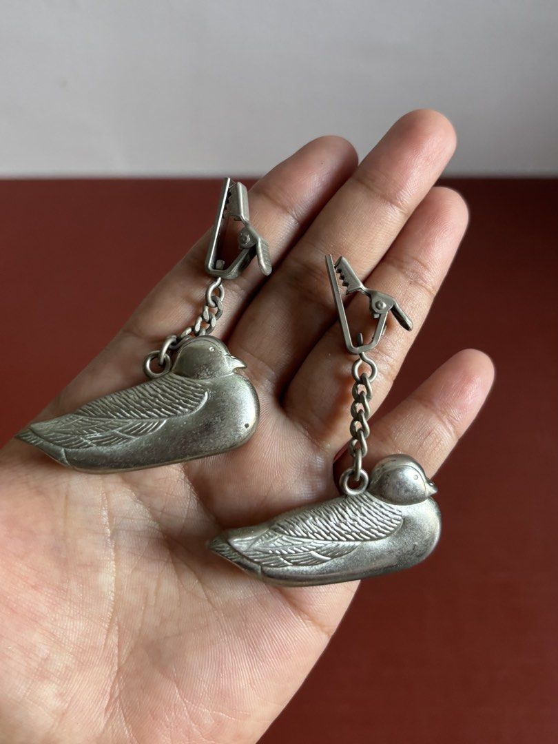 [TAKE BOTH] Vintage Clothing/Accessory Clips (Category: Vintage Collectibles) located in Cavite. Submitted by nanangonlineshop (Listing ID 1469651442, Image 3). Description: 📌 Vintage Clothing/Accessory Clips 🏷️ P100 (take both) ✅ Uses: historically used or referred to as sweater clips, napkin clips, or cardigan fasteners ⚠️ POLICY: ❌ NO COD ✅ AS IS, WHERE IS ✅ FIRST PAY BASIS ✅ MINE NOW, PAY NOW ✅ 3-DAYS HOLD ONLY. UNPAID RESERVATIONS ARE VOID