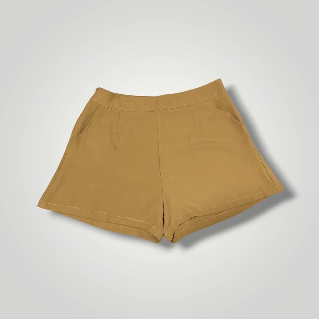 Tan High-Waisted Tailored Shorts with Pockets (Category: Shorts) located in Manila. Submitted by amara.archives (Listing ID 1469318484, Image 1). Description: 🛍️ ITEM DETAILS Condition: New (Never nagamit) Size: Waistline 26-27 📋 SELLER INFORMATION Reason For Selling : Decluttering / No longer used Location: Project 6, Quezon City MOP: GCash / Bank Transfer 📌 ORDER POLICY • Actual photos of the item are posted. • Payment first before booking o