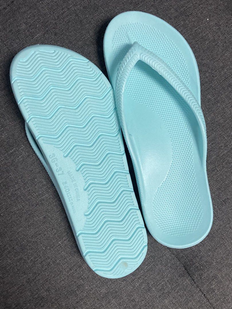 Tawii Slippers 36-37 (Category: Slippers and slides) located in Quezon City. Submitted by clutterthings_ (Listing ID 1469686400, Image 2). Description: Big on me, I’m size 35 36-37 Never been used, fitted only .