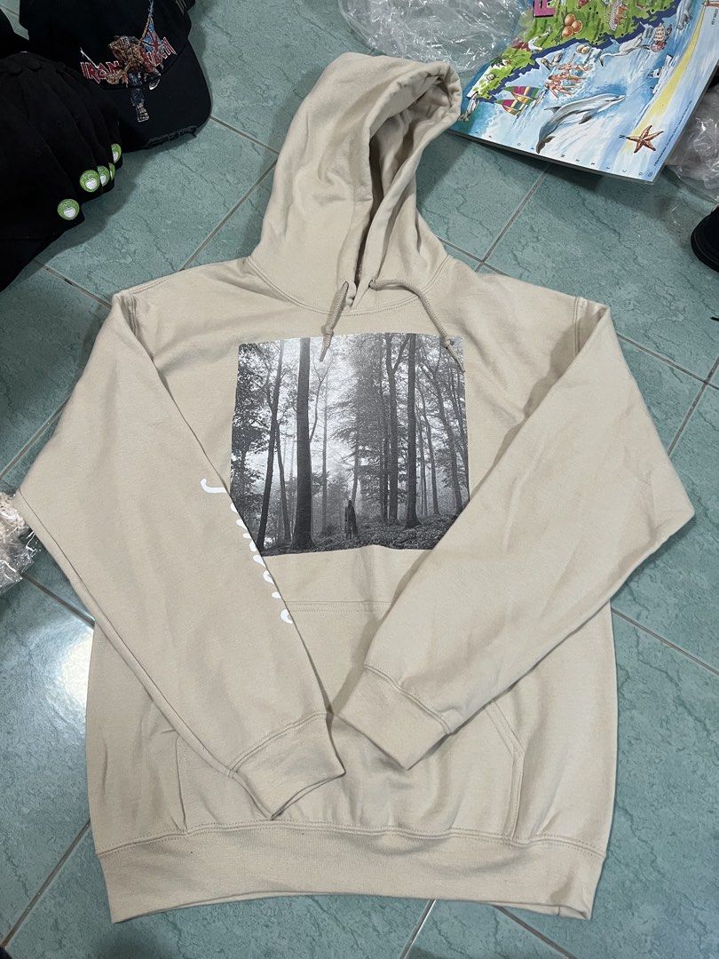 Taylor Swift Folklore Original Merch Hoodie Brand New Authentic (Category: Coats, Jackets and Outerwear) located in Candaba. Submitted by prelovedndthrifts (Listing ID 1469640708, Image 1). Description: - brand new guaranteed authentic from canada - fits s-m .