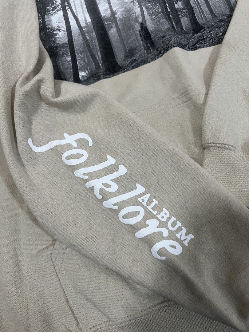Taylor Swift Folklore Original Merch Hoodie Brand New Authentic (Category: Coats, Jackets and Outerwear) located in Candaba. Submitted by prelovedndthrifts (Listing ID 1469640708, Image 2). Description: - brand new guaranteed authentic from canada - fits s-m .