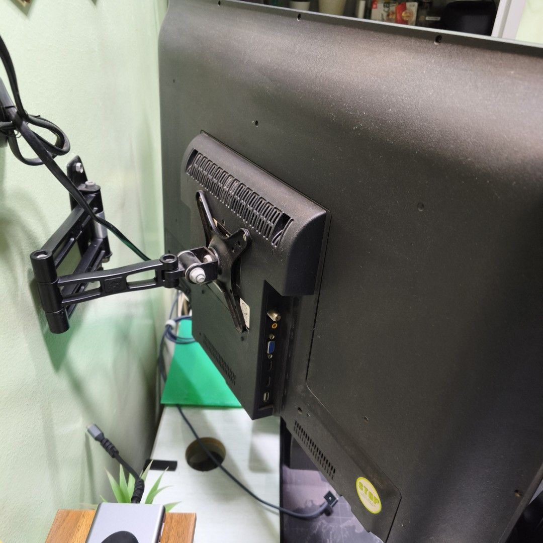 TCL Basic TV 29" (Category: TV) located in Manila. Submitted by hj_wu01 (Listing ID 1469701583, Image 3). Description: - Brand: TCL - Screen Size: Approx. 28-29 inches - Condition: Fully working, No issues 📌 Negotiable 📌 Shipping fee should be shouldered by the buyer. 📌 Courier options: Lalamove, Grab, LBC 📌 Meet-up: Robinsons Place Manila 📌 Payment method: GCash, Maya Feel free to message 📨.