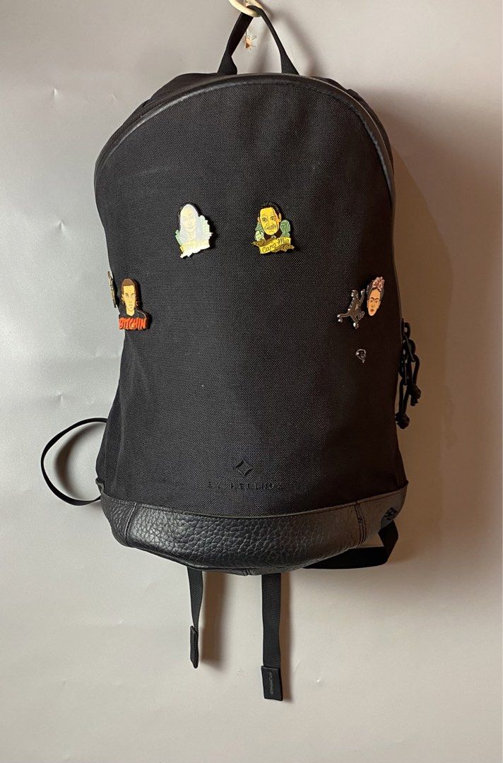 Terg Daypack By Helinox (Category: Backpacks) located in Quezon City. Submitted by loloyz123 (Listing ID 1469718536, Image 1). Description: Terg Daypack By Helinox Condition: Very good/ random pins Color rate: 10/10 Color: Black Size: L: 40 W: 34 depth:16cm.