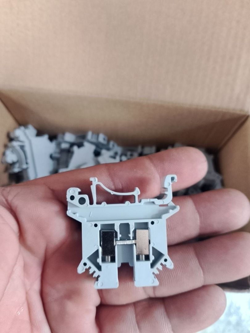 Terminal block UK-2.5B 32A 0.2-25 (Category: Everything Else Others) located in Manila. Submitted by joeyroque09 (Listing ID 1469577230, Image 3). Description: Terminal block UK-2.5B 32A 0.2-25.