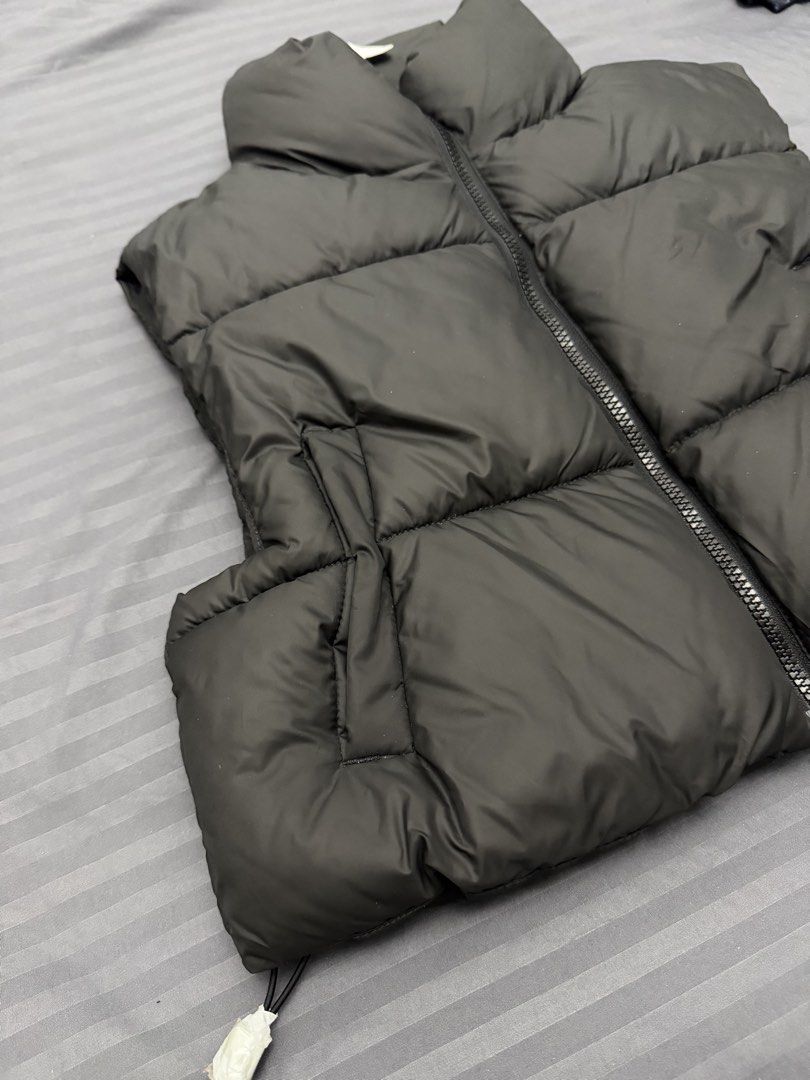 Terranova Black Puffer Vest Size S (Category: Sleeveless) located in Manila. Submitted by karminareyes123 (Listing ID 1469680407, Image 2). Description: - Brand: Terranova - Item: Black Puffer Vest - Size: Small - Condition: Brand new with original tags (BNWT), clean and unworn - Design: Quilted puffer with high collar and front zipper closure - Features: Convenient side pockets - Perfect for: Cold weather layering.