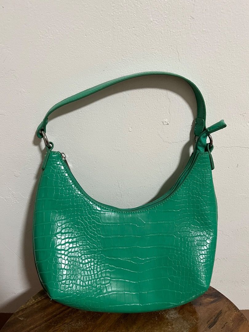Terranova Green Crocodile Pattern Shoulder Bag (Category: Shoulder Bags) located in Cabuyao City. Submitted by rdtrmt (Listing ID 1469665518, Image 1). Description: - Brand: Terranova - Eye-catching bright green color with stylish faux crocodile skin texture - Trendy curved crescent shape with a secure zip-top closure - Single matching strap accented with sleek silver hardware - Compact size with a clean interior lining, perfect for your everyday