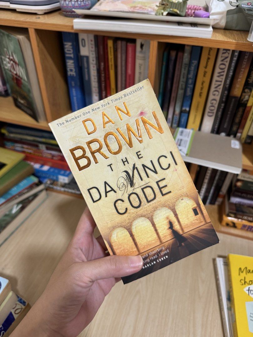 The Da Vinci Code by Dan Brown paperback (Category: Storybooks) located in Quezon City. Submitted by mm_dxm (Listing ID 1469590360, Image 1). Description: - Title: The Da Vinci Code by Dan Brown - Format: Paperback - Condition: Pre-loved with yellowed pages from age and slight cover edge curling; spine and pages fully intact - Genre: Bestselling mystery and suspense thriller - Perfect addition to any bookshelf for fiction lovers.