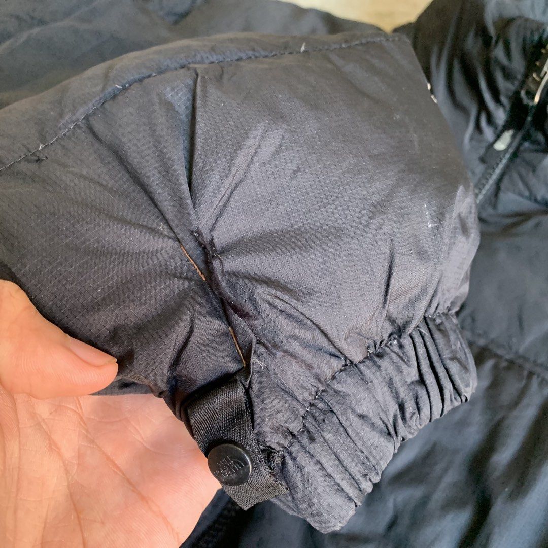 The North Face 700 Nuptse Puffer Jacket Black M (Category: Coats, Jackets and Outerwear) located in Manila. Submitted by emplysthrift. (Listing ID 1469643161, Image 3). Description: Width "23.9 Length "27 Excellent Condition Colorrate: 9.2/10 Flaws: may stapeler sa bandang hem sleeve and minor scratche sa back pero solid pa naman Unli vouch/vc for safe transactions 📲 Location: Laspinas City, Metro Manila, Brngy Talon Uno. 📍 DM IF INTERESTED📥 -