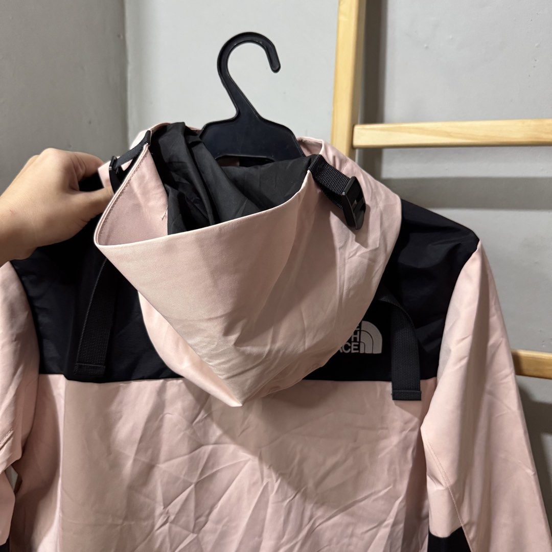THE NORTH FACE hoodie jacket (Category: Babies & Kids Fashion) located in Valenzuela. Submitted by thriftynanay88 (Listing ID 1469669249, Image 2). Description: Size 150 on tag, best fit M-Semi L womens May cuts sa baba (unnoticeable) .