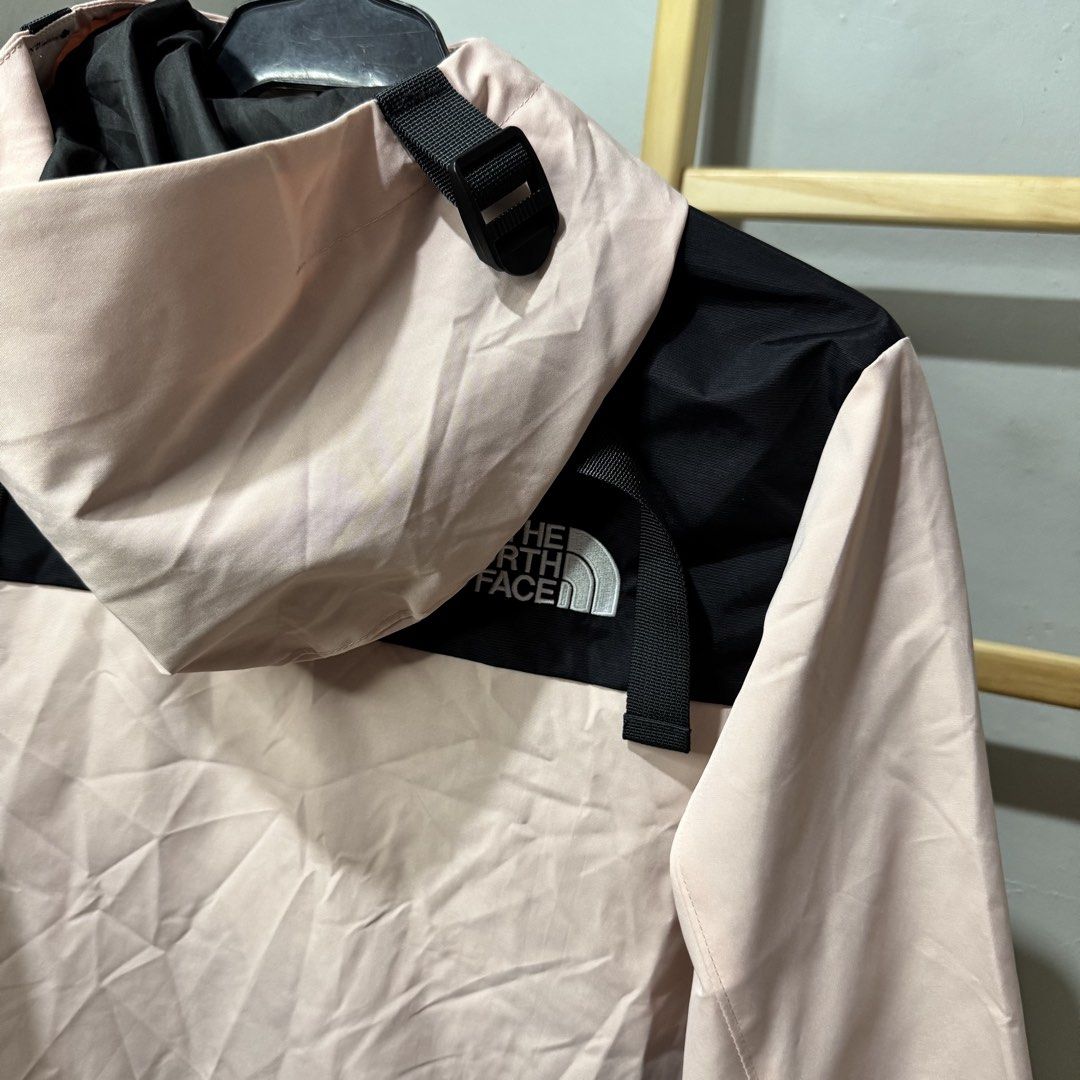 THE NORTH FACE hoodie jacket (Category: Babies & Kids Fashion) located in Valenzuela. Submitted by thriftynanay88 (Listing ID 1469669249, Image 3). Description: Size 150 on tag, best fit M-Semi L womens May cuts sa baba (unnoticeable) .